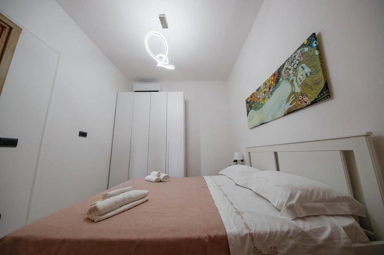 The Door Saturday Appartement Naples